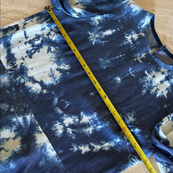 Blue Tie-Dye Set: Peplum Top & Wide Leg Capri Pants. M - Picture 10 of 17
